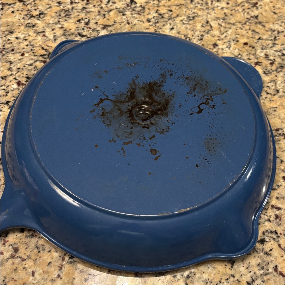 Le Creuset enameled cast iron skillet - Picture 4 of 6